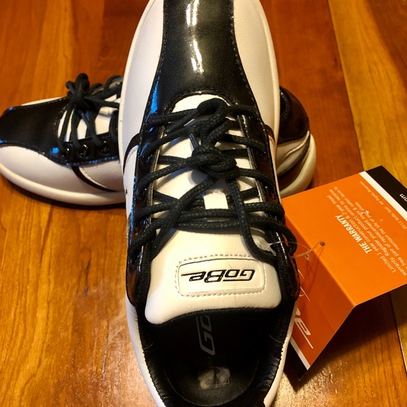 GoBe Women’s Golf Shoes with Talon Treads! - Picture 2 of 6